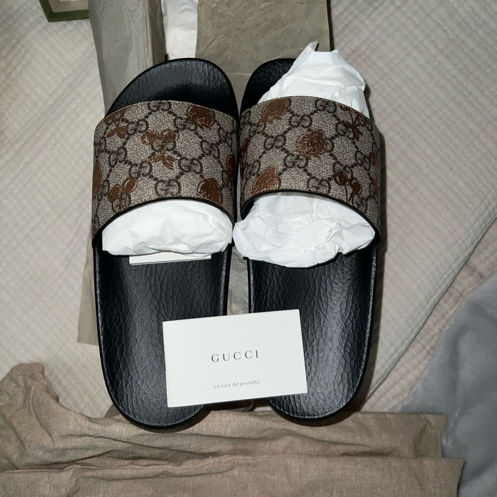 Gucci Berry Print Slides
